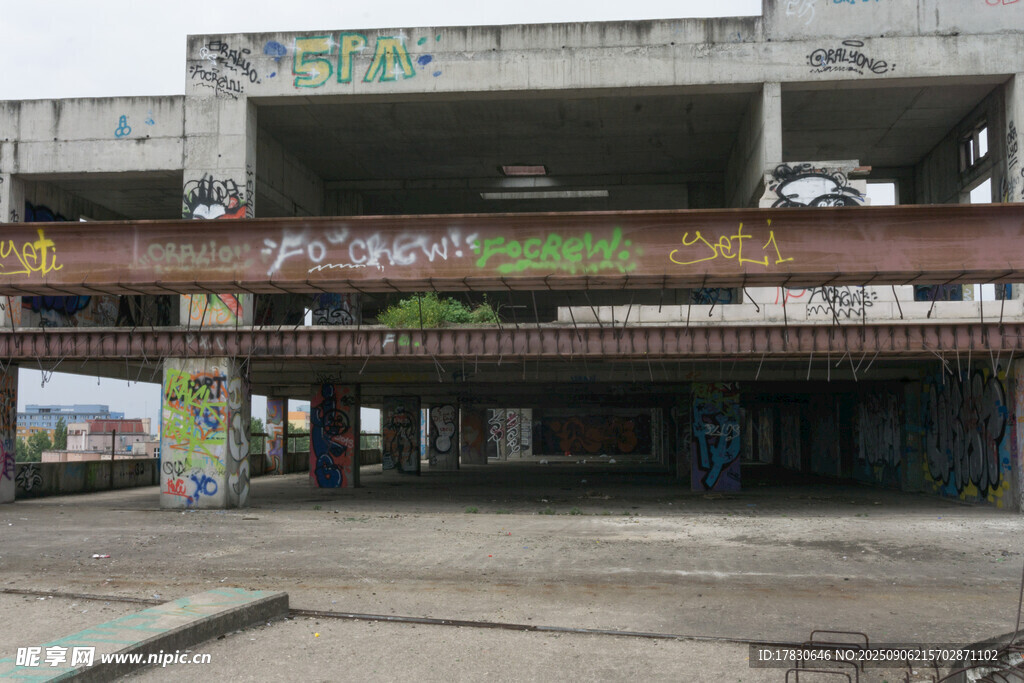 废弃建筑外观景象