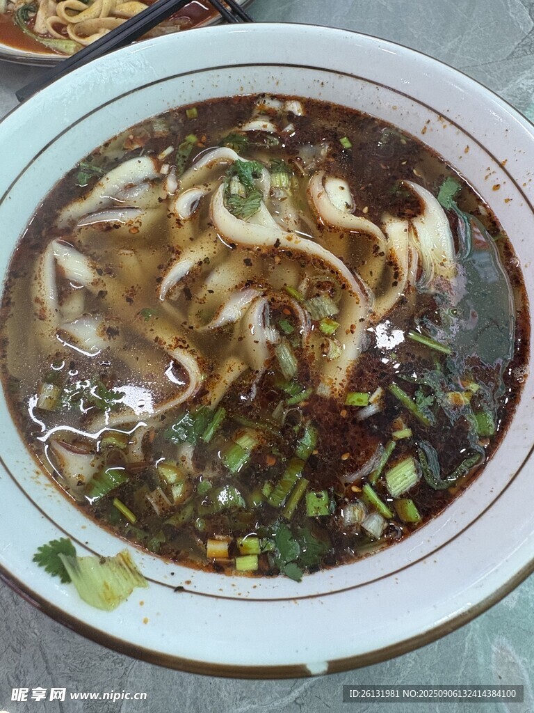 牛肉刀削面