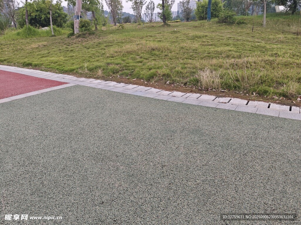 户外彩色透水路面景观