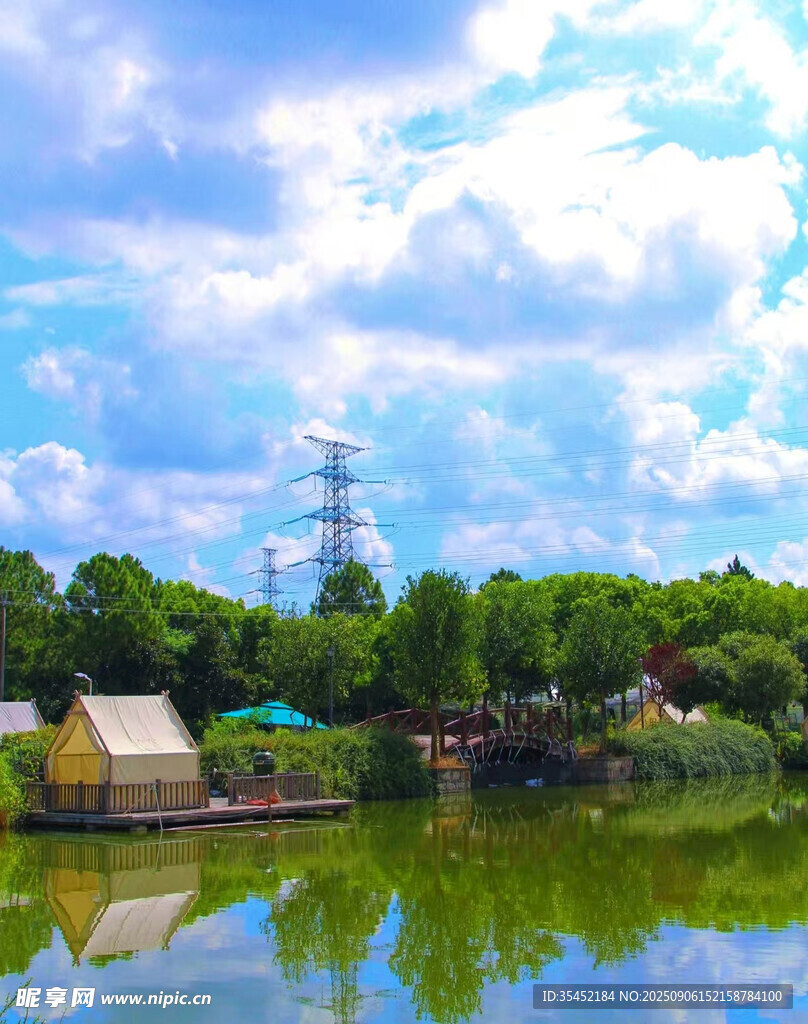 湖畔度假村