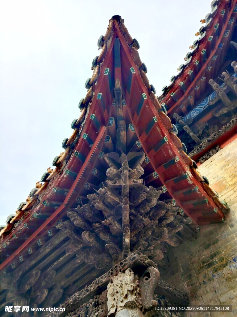 神垕古镇中式古建筑飞檐特写