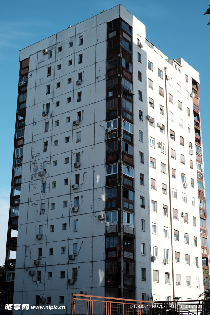 高层居民楼外观