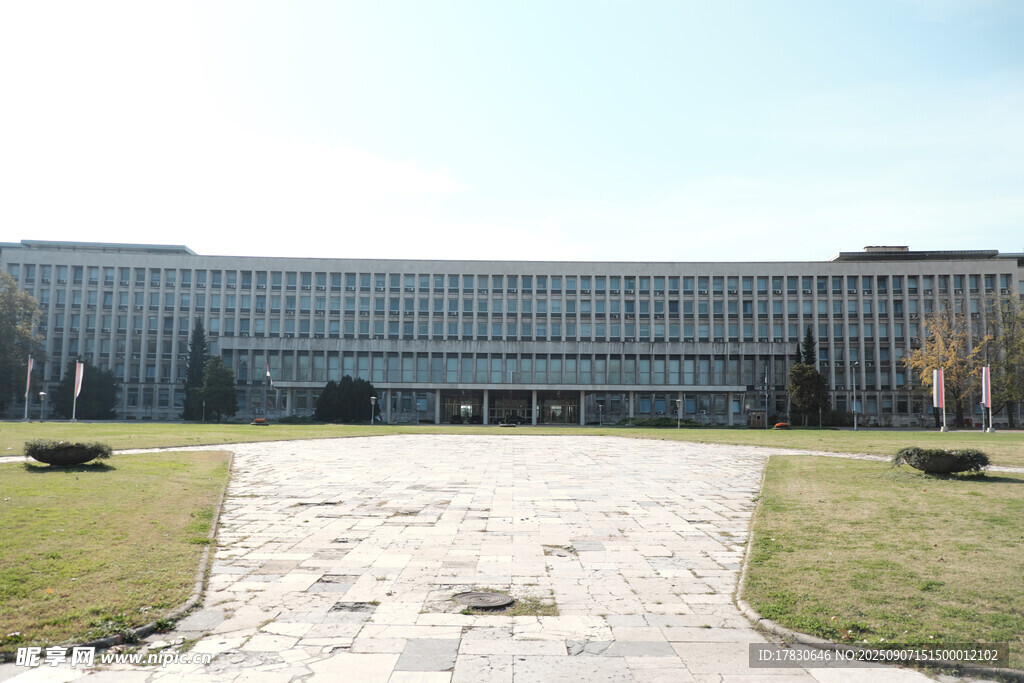 大型建筑前的开阔场地