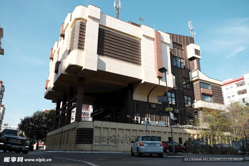 独特悬空建筑外观