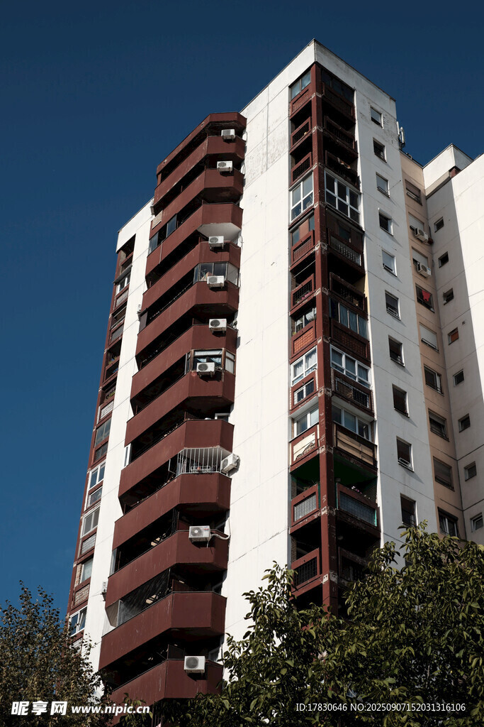 高层住宅楼外观