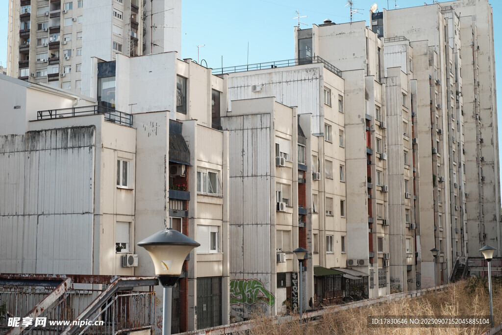 老旧居民楼外观景象