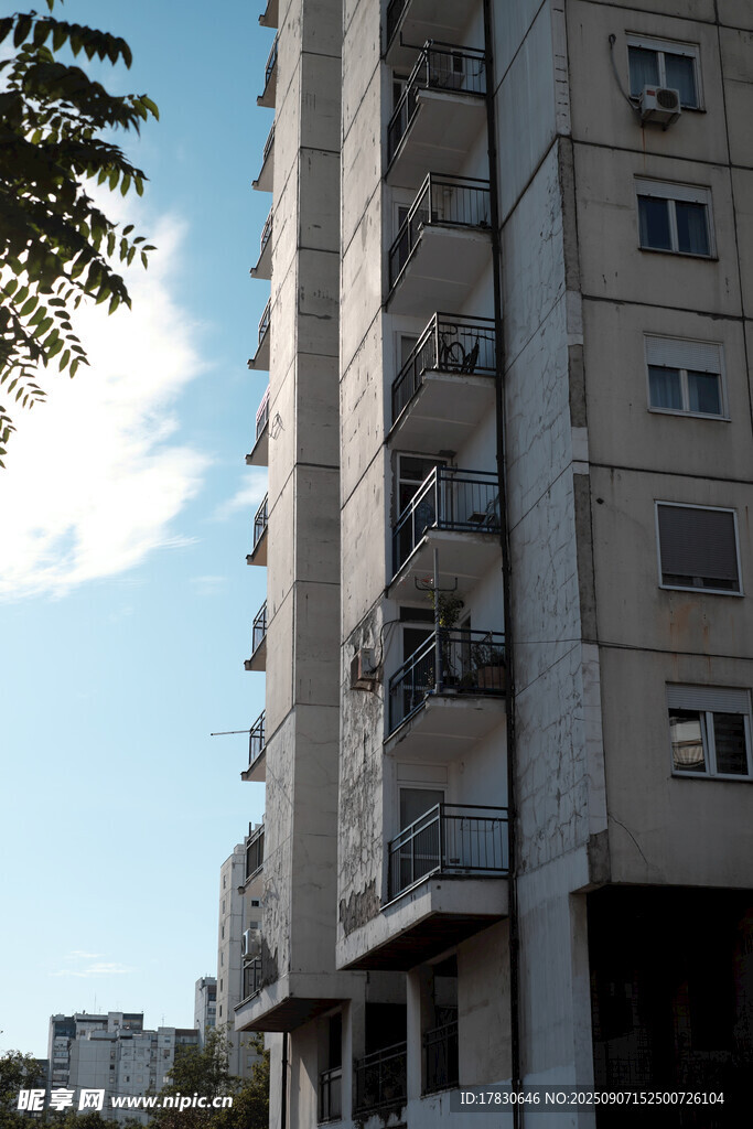 高层居民楼外观景致