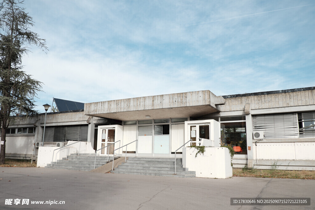 现代风格工业建筑外观