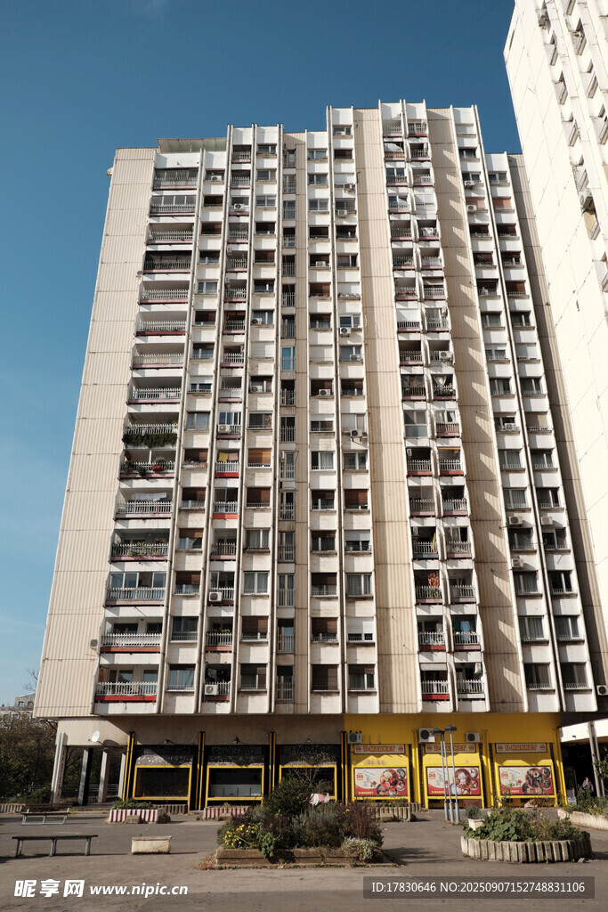 高层住宅楼外观景象