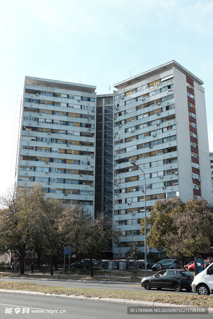 城市高层住宅楼外观