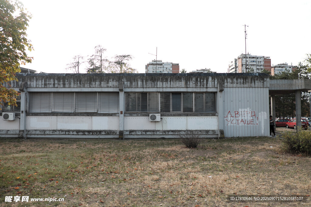 老旧废弃建筑外观