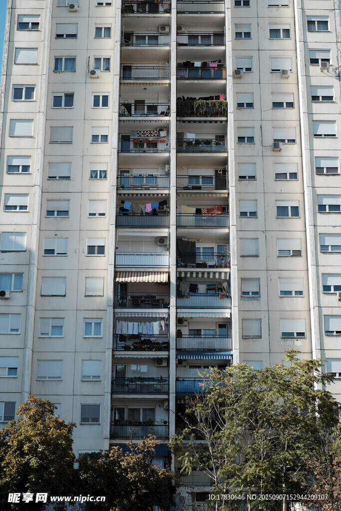 高层居民楼外观景象