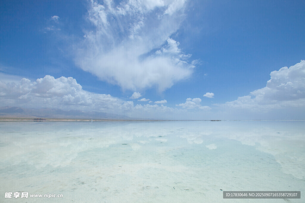 蓝天碧海的纯净美景