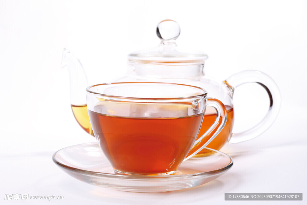 透明茶具中的香醇红茶