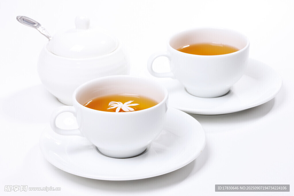 两杯精致花茶