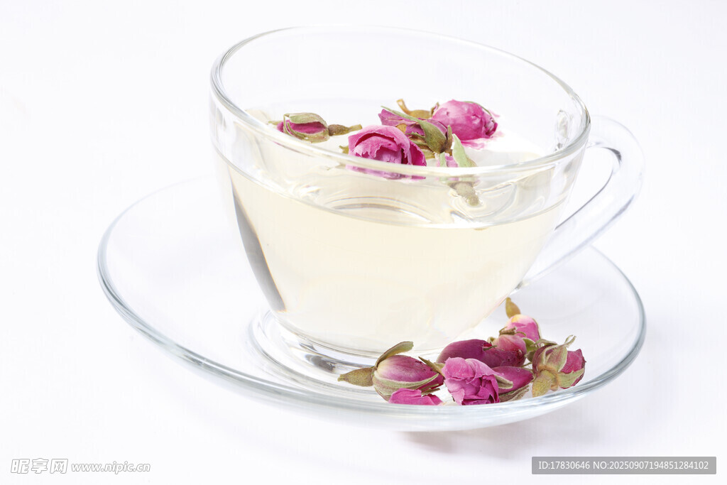 玫瑰花瓣装点的清香花茶