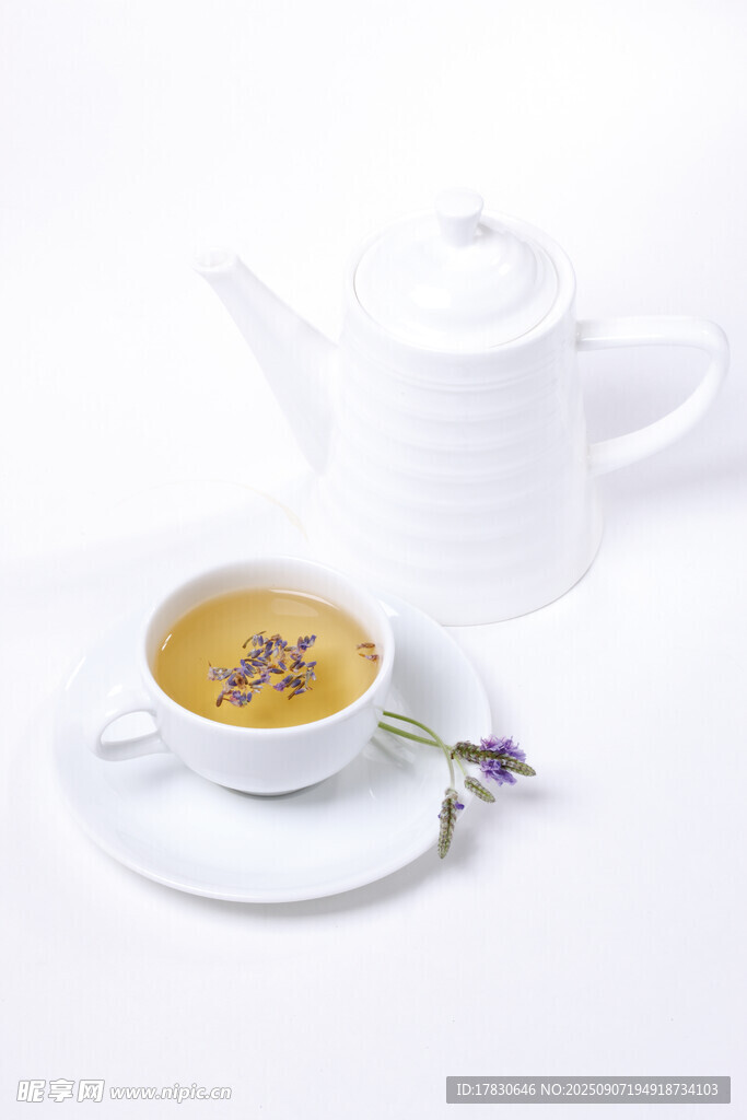 优雅白茶壶配花茶