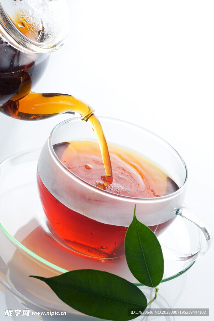 红茶冲泡瞬间