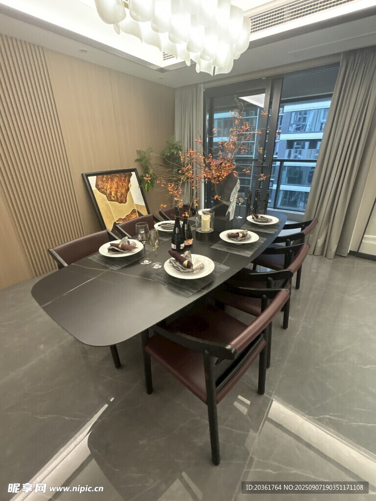 现代简约风格餐厅布置