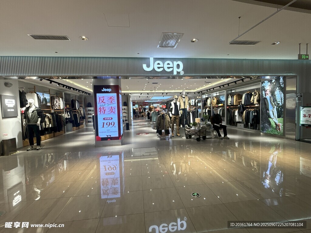 商场内的Jeep品牌展示区