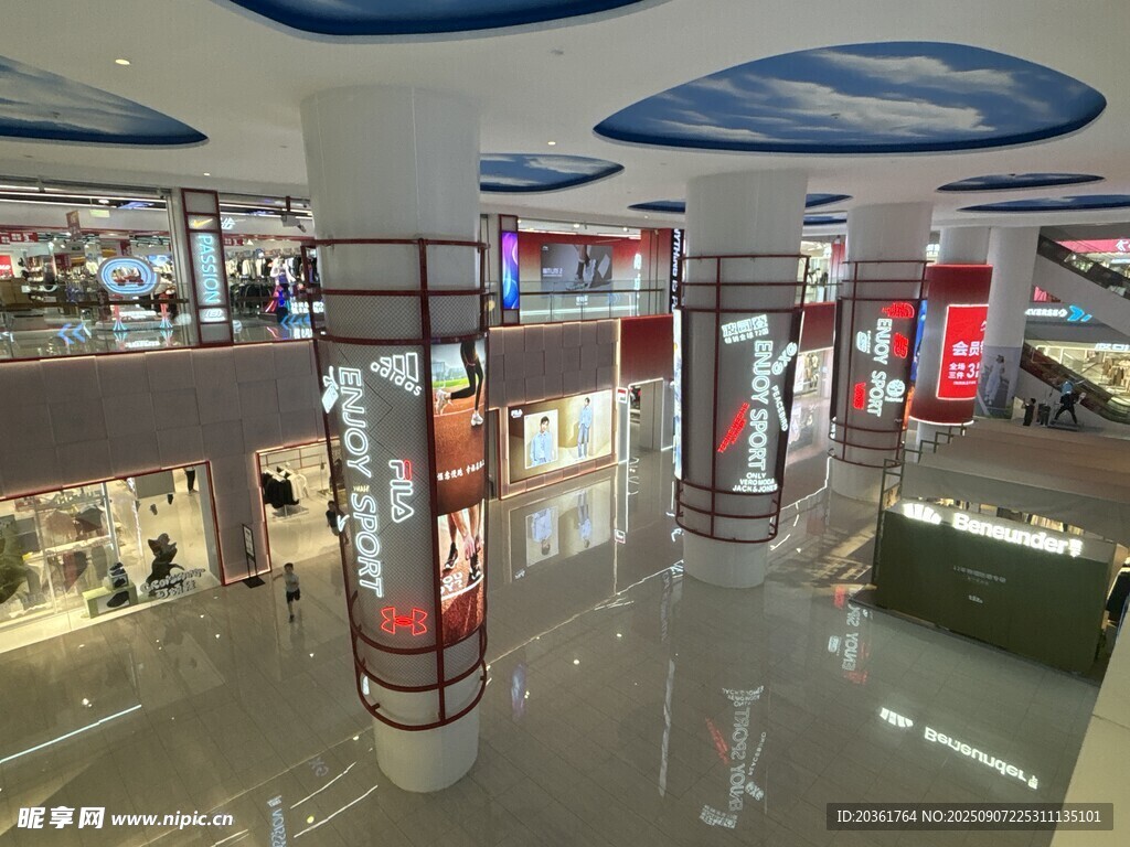现代商场内部空间展示