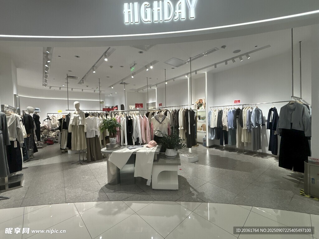 时尚女装店内景展示