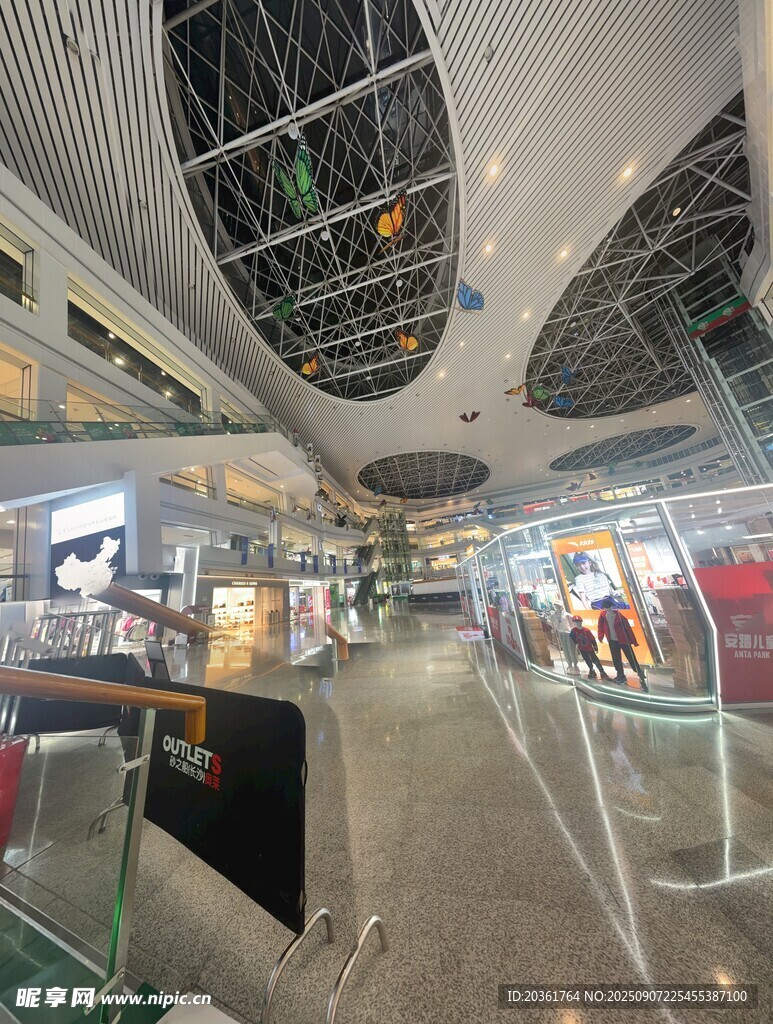 现代商场内景展示
