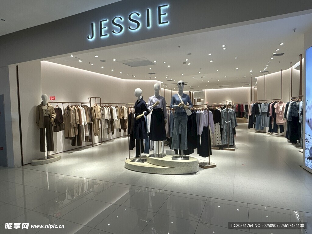 Jessie品牌时尚服装店陈列