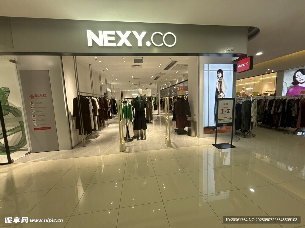 品牌服装店展示