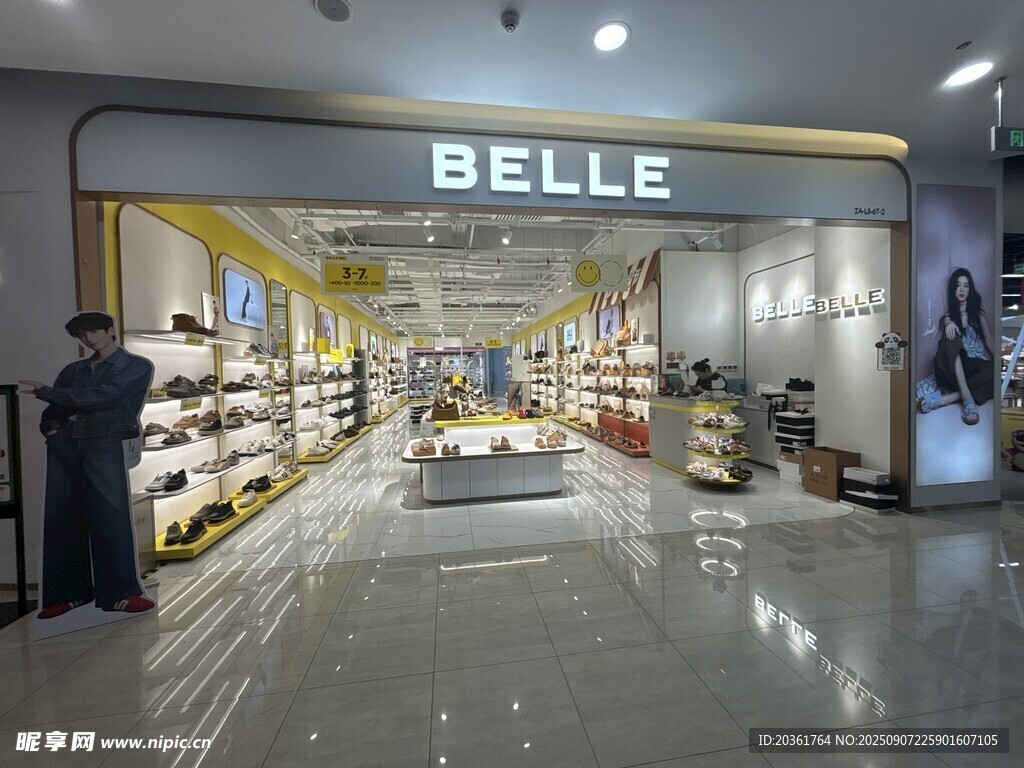 百丽鞋店内部场景展示