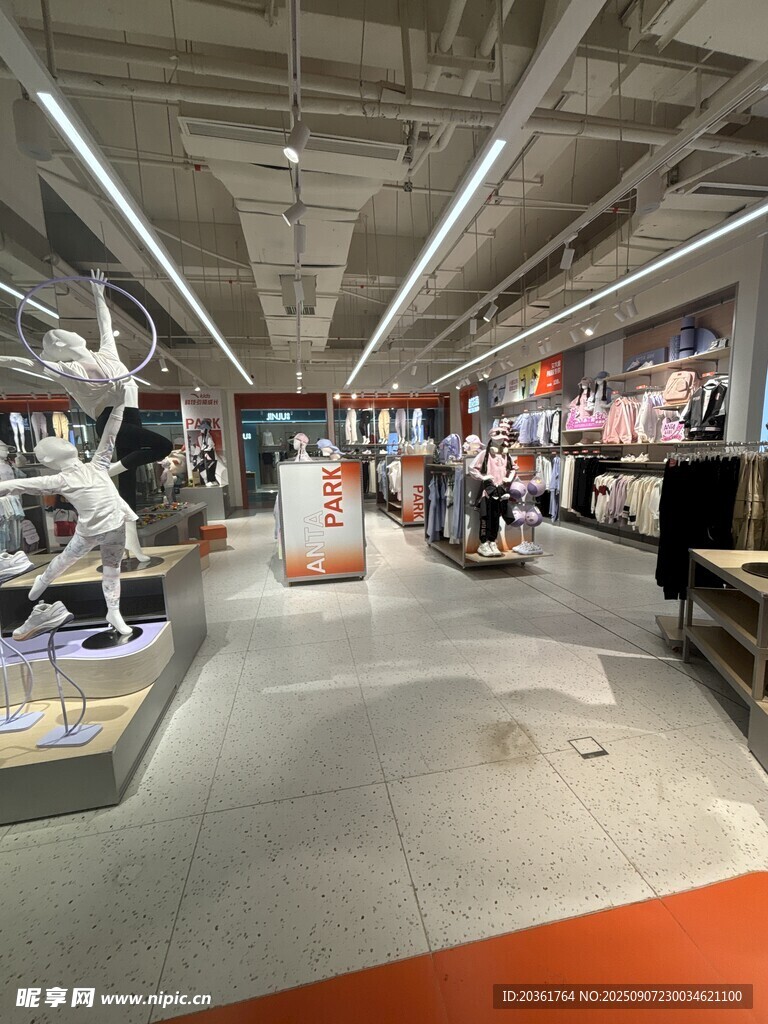 大型鞋类卖场内部景象