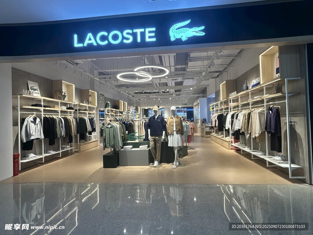 品牌服装店内部展示