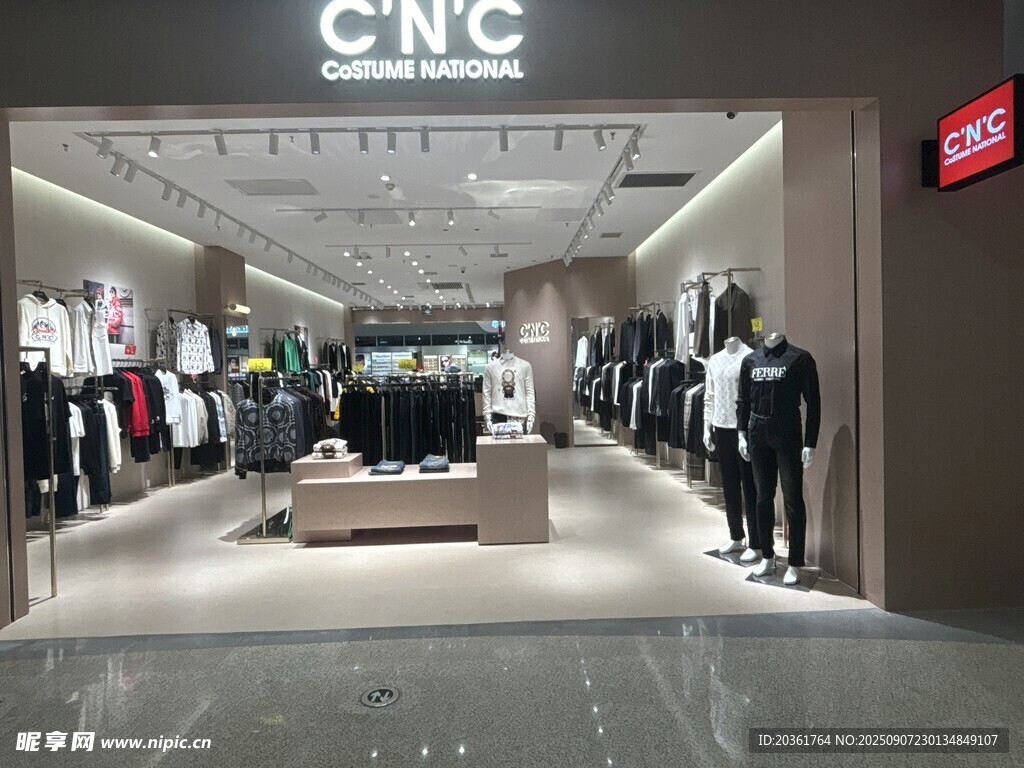 CNC品牌服装店内景展示