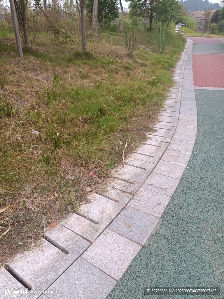 公园彩色步道及周边景致