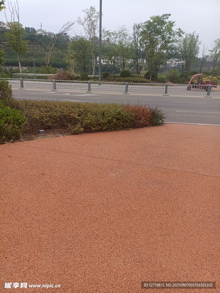 户外红色颗粒地面景观