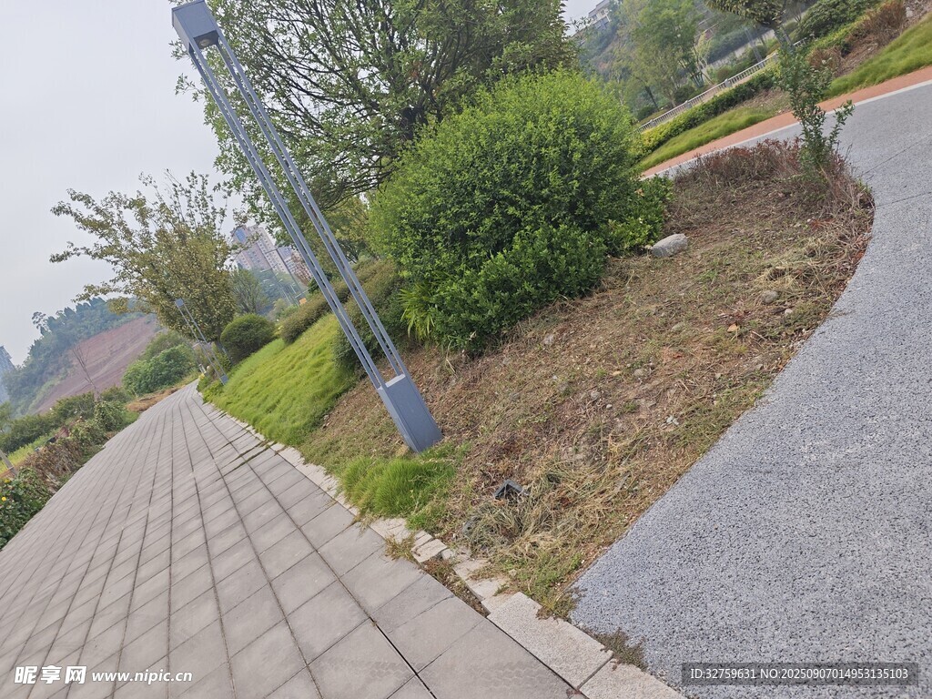 户外整洁的砖石步道景观