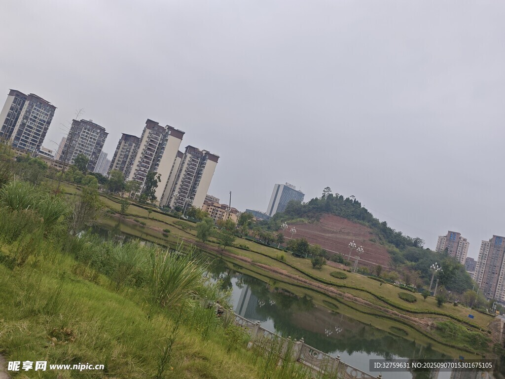 城市边的自然与建筑景观