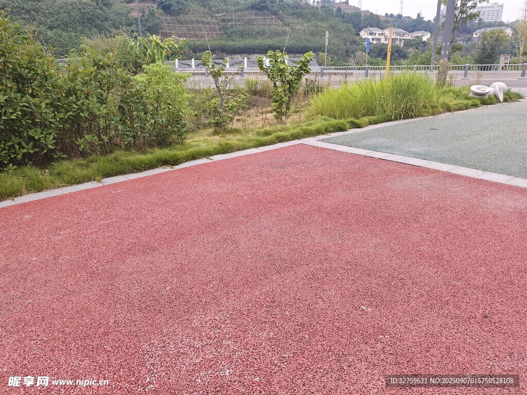 红色塑胶地面景观