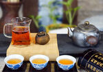 中式茶具与泡茶场景展示