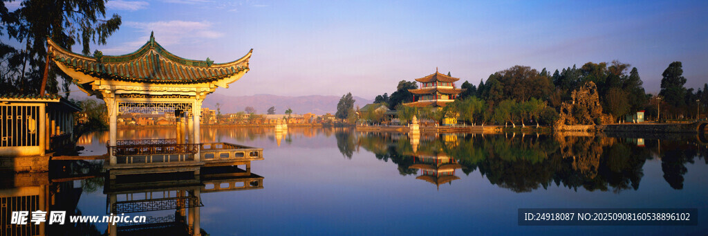 湖畔古亭暮色美景