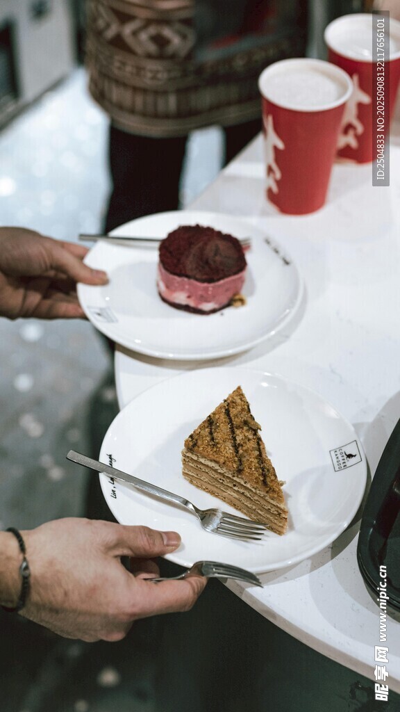 桌上美味甜点与饮品
