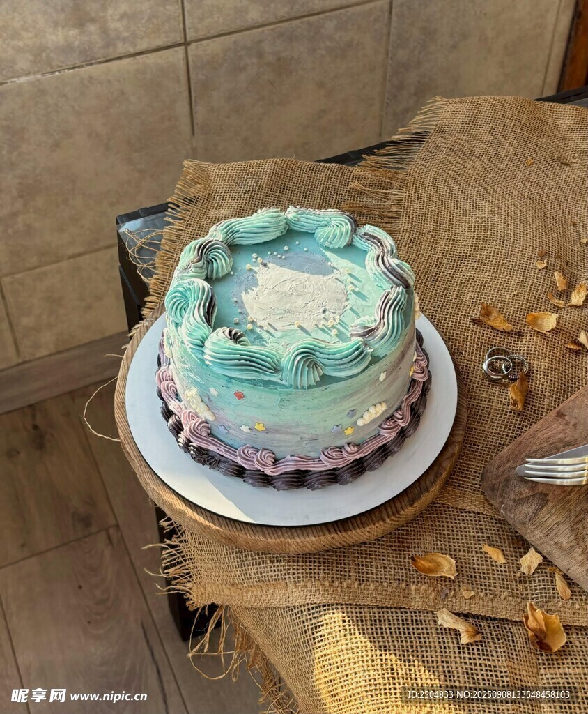 多彩 变裱花生日蛋糕