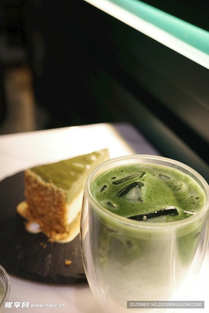 抹茶甜点与饮品组合