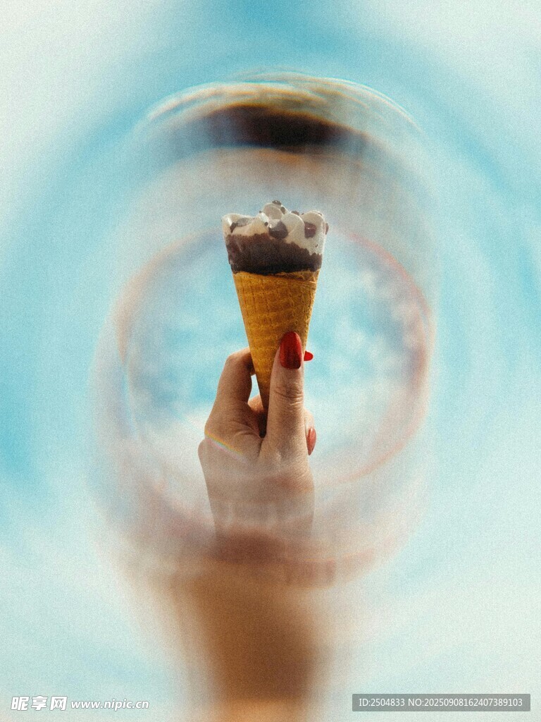 手持冰淇淋的梦幻视角