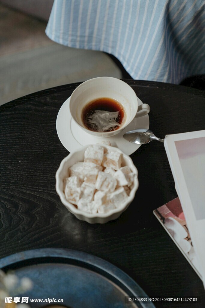 中式茶点与茶饮组合