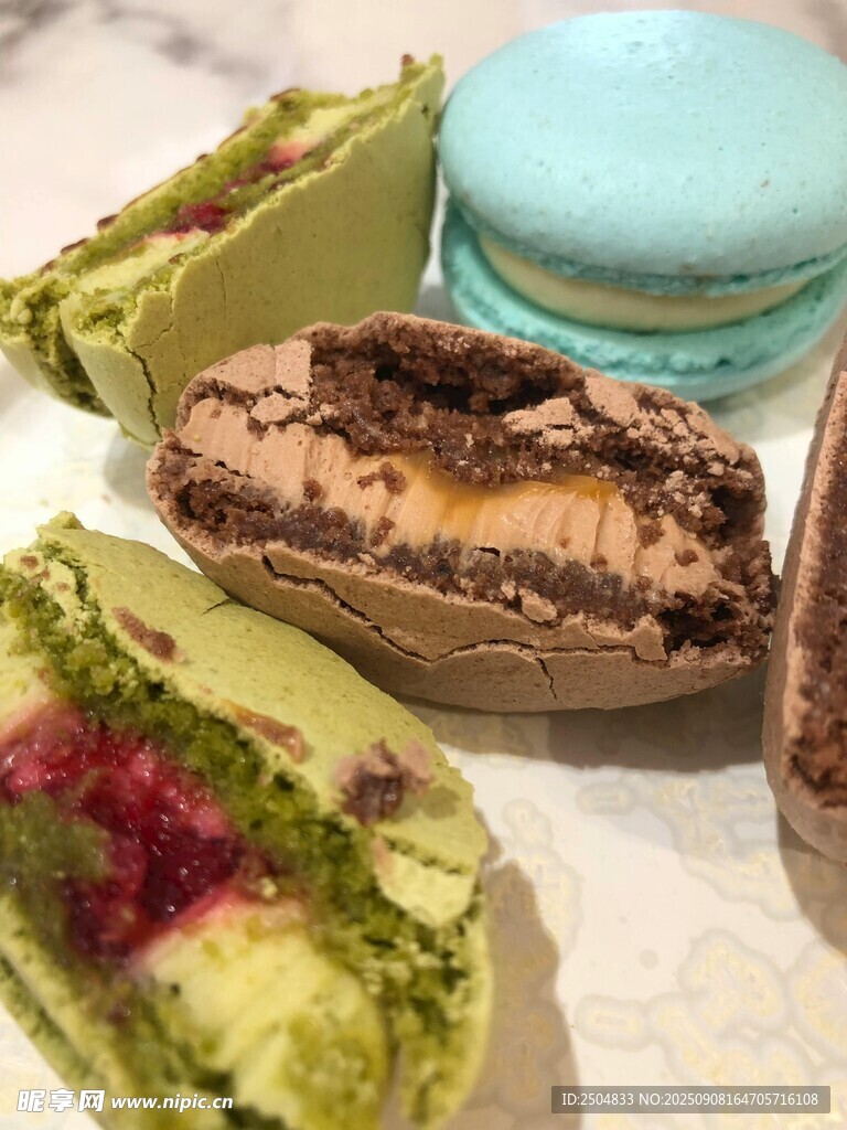 多彩马卡龙甜点展示