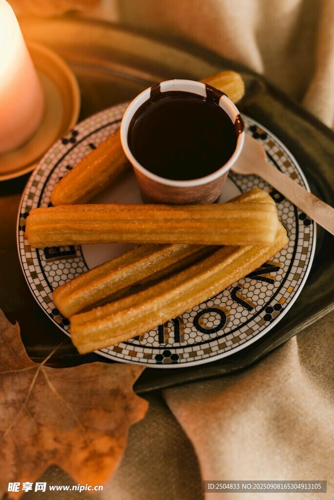 美味西班牙油条配巧克力酱