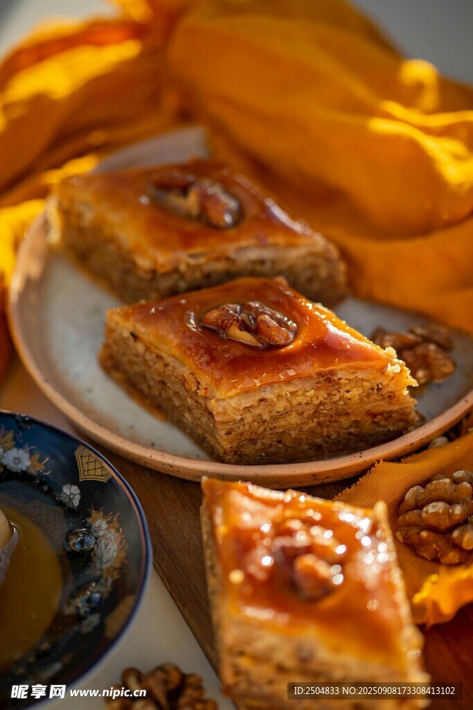 美味千层果仁蜜饼