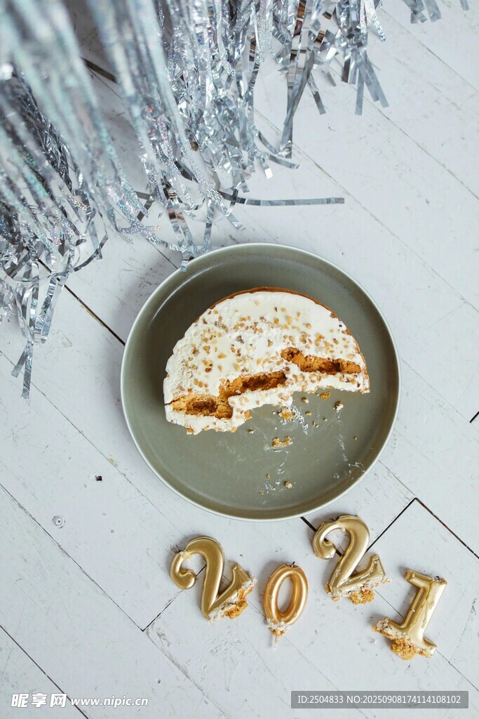 新年蛋糕摆拍 2024元素