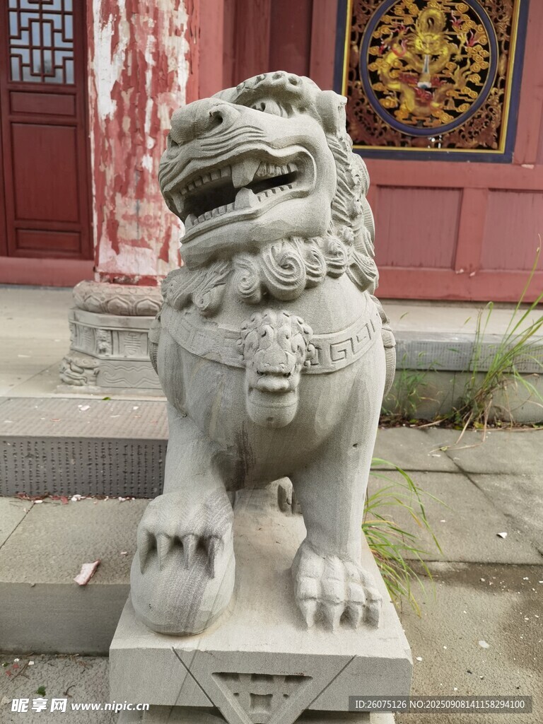门前石狮子